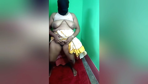 Bhabi in a big ass & big tits solo video in the indian video
