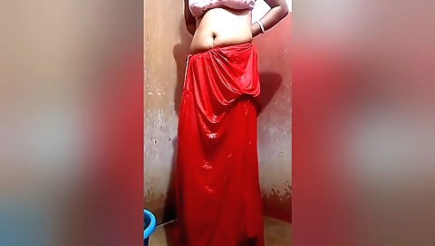 Dasi housewife in a amateur solo video in the bathroom