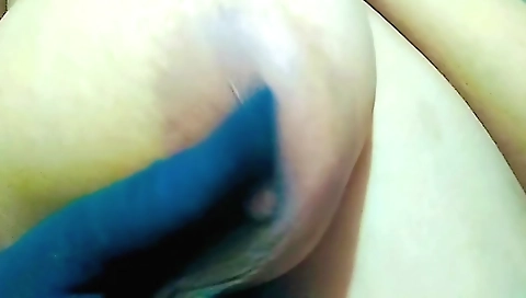 Solo babe masturbate in amateur video with naked body