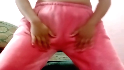 Indian beauty loves to masturbate on the web camera