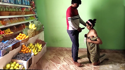 Indian teen amateur porn video showing her on her knees