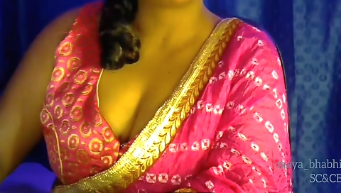 Bhabhi shows her nice boobs and her nice body in this amateur video