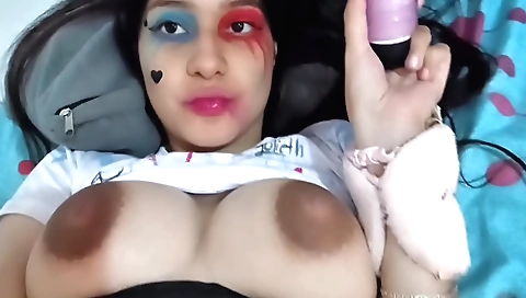 Indian hottie with a nice round ass gives her blow job