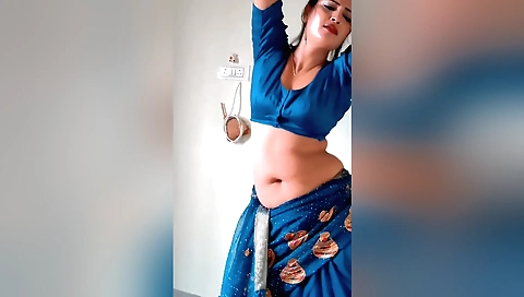 Indian brunette girl sucks her man's cock on the train