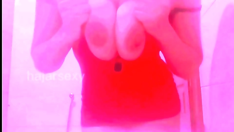 Busty amateur has a sexy body and a great look on her