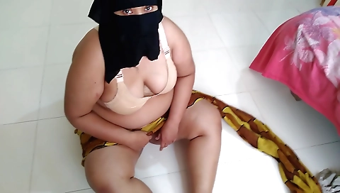 Indian big ass girl fucked and gets a load on her ass