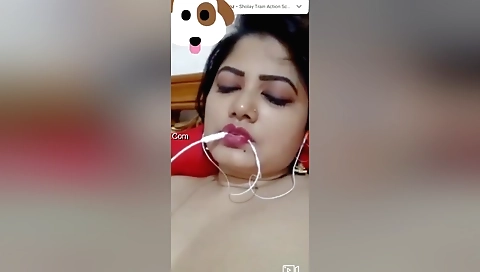 Hot solo female masturbation video from a big tanned body