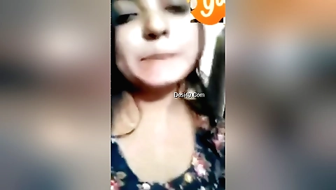 Indian beauty shows off her body at homemade cam clip