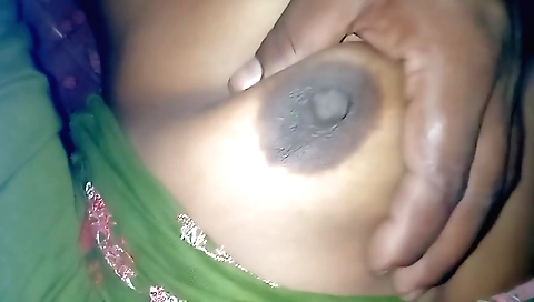 Hot babe shows her ass and tits on the camera (hd)