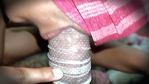 Indian brunette takes dick in her pussy and gets wet