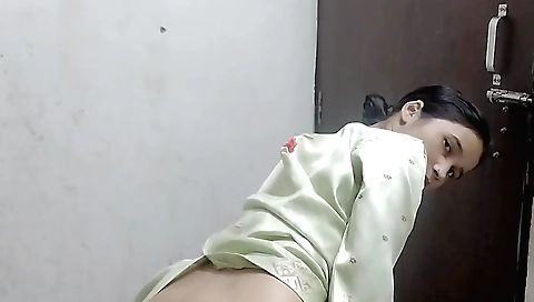 Indian actress has solo sex with herself on the bed