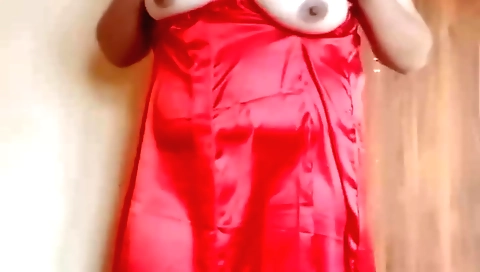Big-titted indian chick fucks her own cunny on webcam
