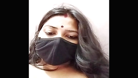 Indian teen shows off her sexy body in this homemade video