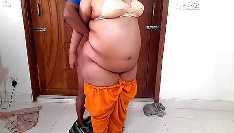 Indian stepmom fucks her tight ass in amateur clip