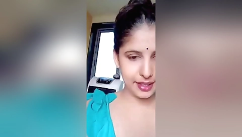 Chubby indian chick with a nice body showing off on webcams