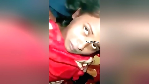 Amateur brunette girlfriend gets banged on the bed