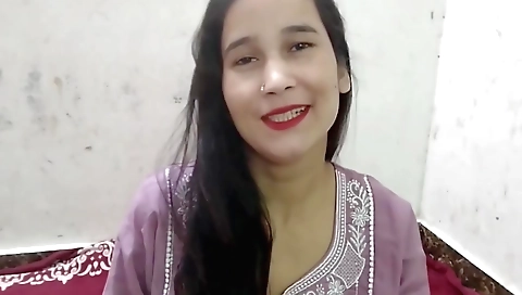 Kinky teen is showing off her cute face in hd video