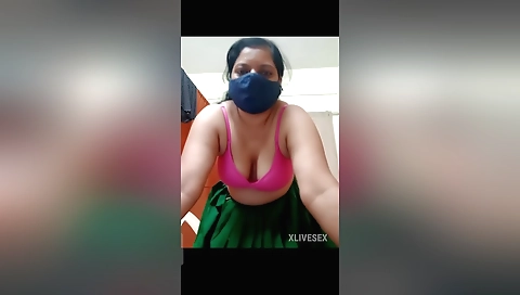 Beautiful busty brunette milf in sexy homemade webcam clip