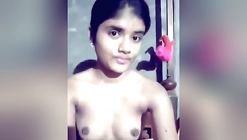 Brunette amateur webcam show with nice body on camera