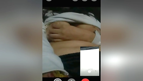 Sexy amateur indian beauty naked in front of webcam