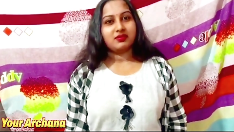 Slutty indian girl with a sexy face and lips takes a crack