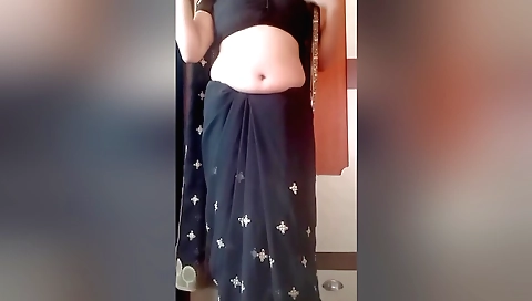 Sexy and big-ass amateur solo girl in a webcam clip