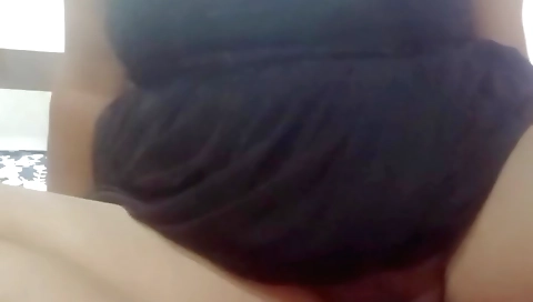 Big-assed amateur woman with a hairy pussy 100% on webcam