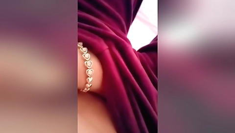 Indian girl with a big ass and small tits fucks in solo