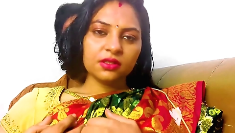 Indian brunette fucks her stepson in amateur scene