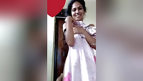 Sexy chick in a cam video in her amateur porn video