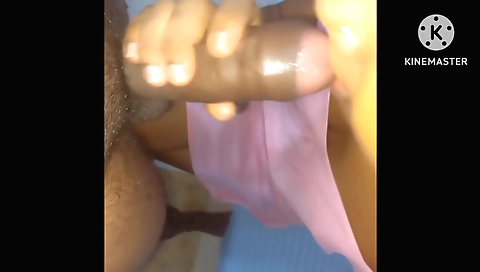Indian hottie gets facial fucked on her bed in amateur video