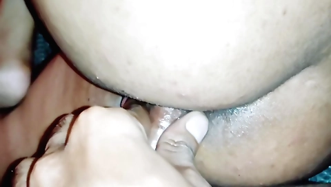 Indian babe showing how to have a real anal sex session