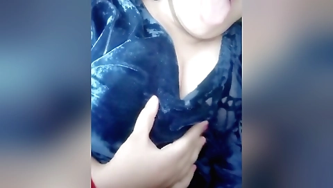 Sexy blonde with a horny body is moaning in homemade video