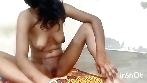 Indian girl gets nailed by boyfriend in the bedroom
