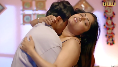 Indian brunette gets penetrated in her bed and she likes it