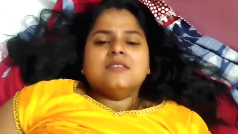 Amateur brunette in indian hair and pussy porn video