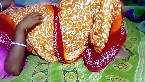 Indian girl shows off her super hot body in some sexy videos