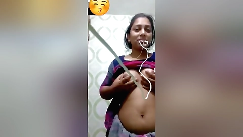 Indian girl shows her nice boobs and ass on webcam