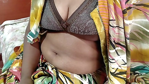 Sexy indian babe in a sexy solo video with big tits