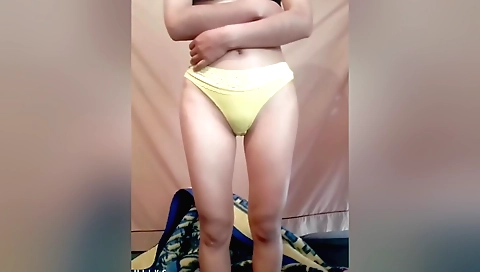 Indian solo girl in a sexy homemade video on webcam