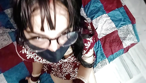 Big booty Indian teen with a lusty pussy wants to be penetrated