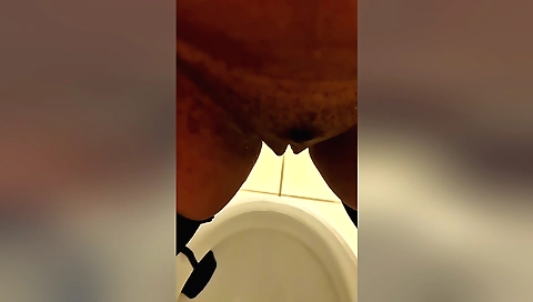Indian chick with a large ass is cumming in underwear