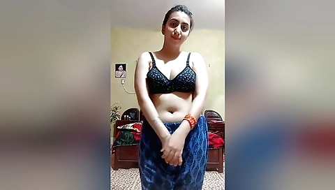 Hot brunette shows off her sexy boobs in this video