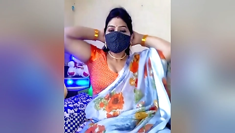 I show off my big boobs and a sexy ass in a solo video