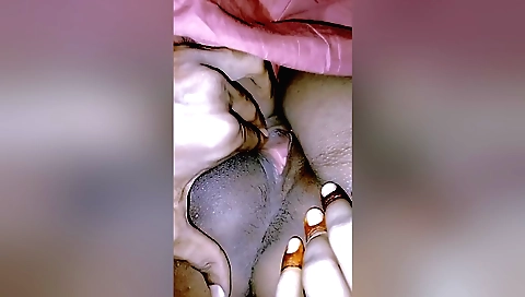 Indian girl sucks her lover's cock in hot bhabhi video