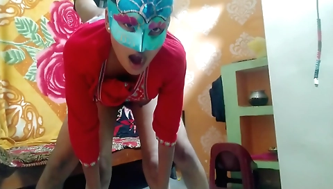 Indian bhabhi gives a beautiful blowjob in webcam video
