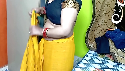 Indian woman shows off her perfect body in hd video