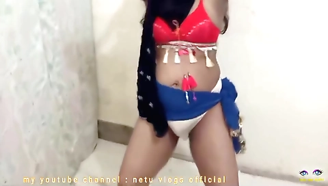 Indian solo dance with a sexy MILF in a beautiful outfit