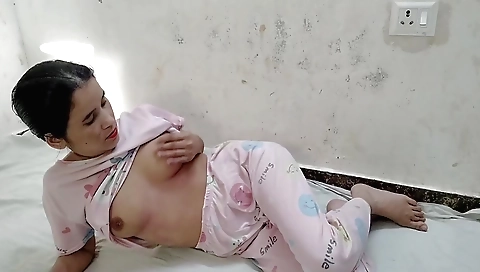 Naked beauty fucks her own vagina in amateur hd video