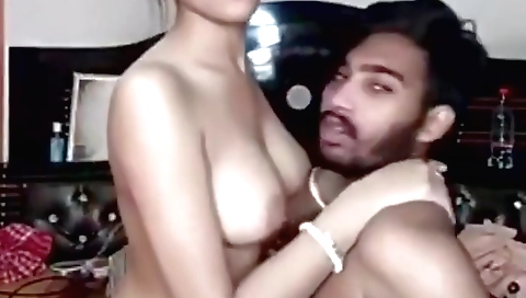 Indian brunette copulates with his big cock in 3d clip
